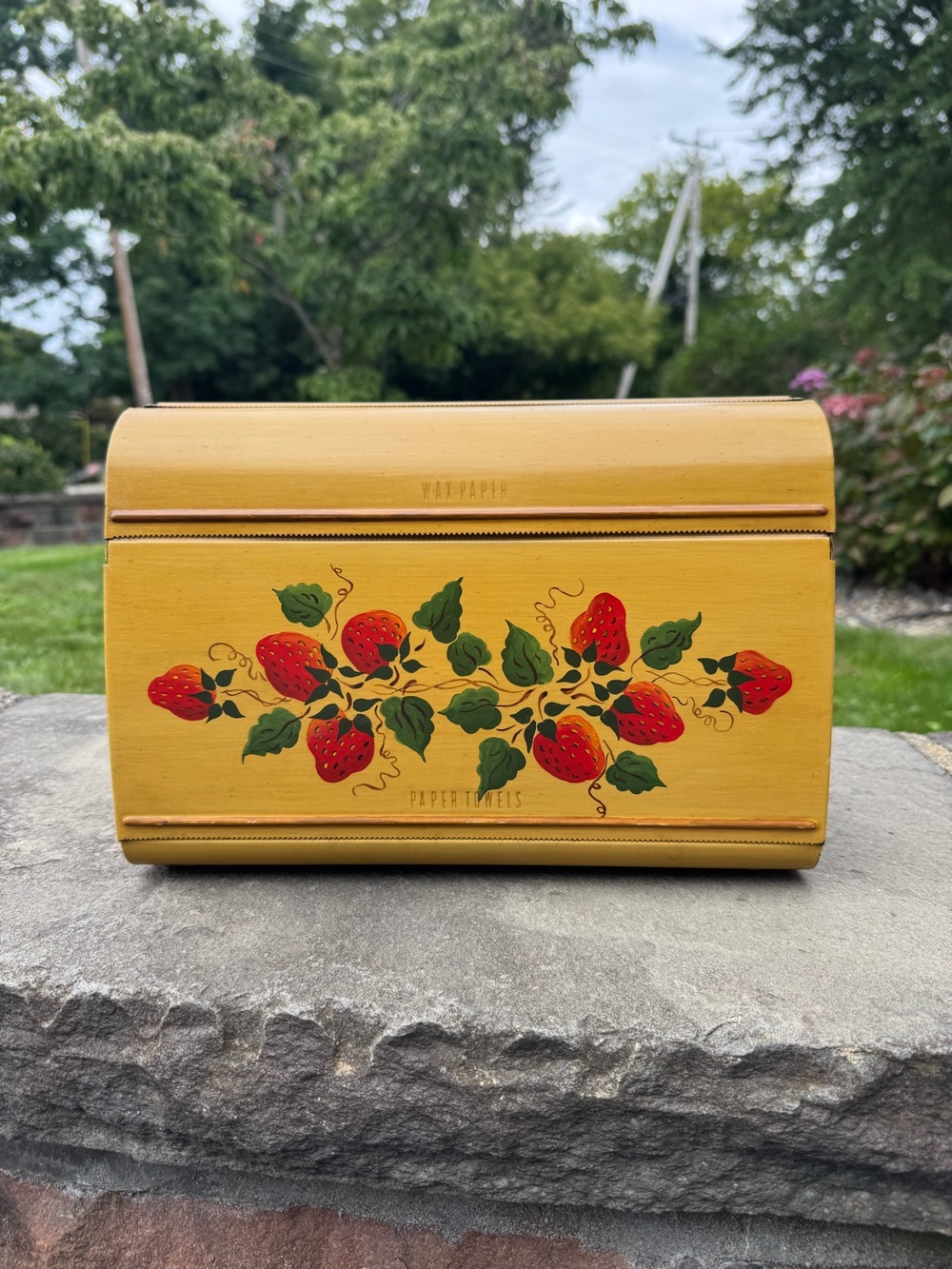Vintage met paper towel dispenser